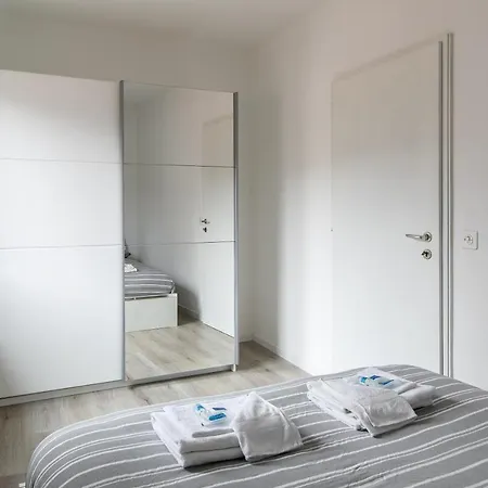 Rose By Quokka 360 - Refined Two-bedroom With Garden