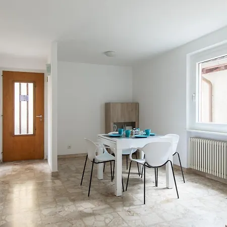 Rose By Quokka 360 - Refined Two-bedroom With Garden