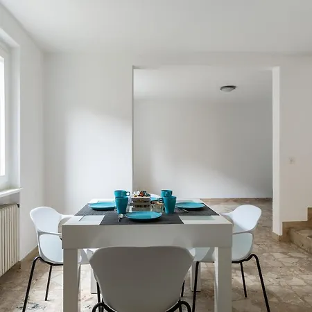 Rose By Quokka 360 - Refined Two-bedroom With Garden *