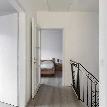 Rose By Quokka 360 - Refined Two-bedroom With Garden Lugano