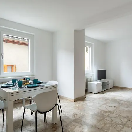 Apartment Rose By Quokka 360 - Refined Two-bedroom With Garden *