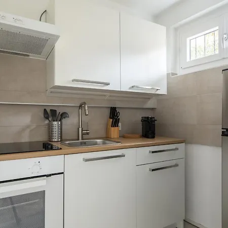 Rose By Quokka 360 - Refined Two-bedroom With Garden