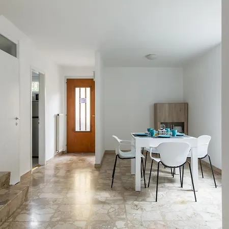 Rose By Quokka 360 - Refined Two-bedroom With Garden Лугано