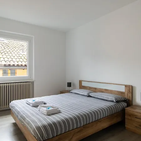 Rose By Quokka 360 - Refined Two-bedroom With Garden Апартаменти