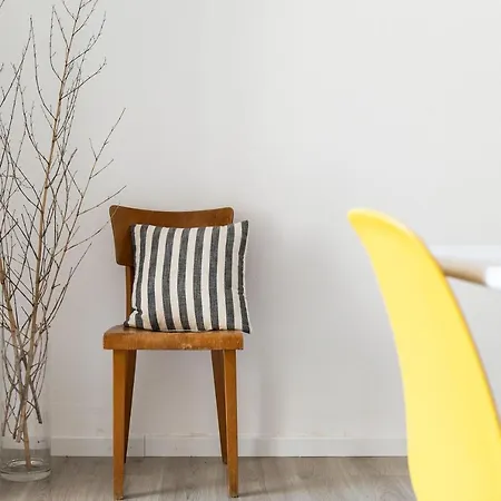 Апартаменти Rose By Quokka 360 - Refined Two-bedroom With Garden