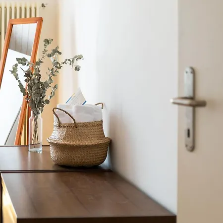 Rose By Quokka 360 - Refined Two-bedroom With Garden Apartment