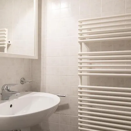 Apartment Rose By Quokka 360 - Refined Two-bedroom With Garden