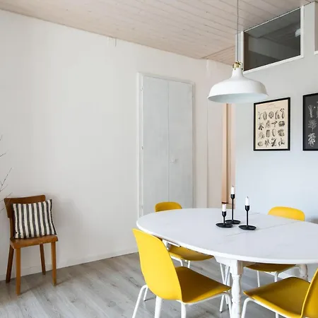 Rose By Quokka 360 - Refined Two-bedroom With Garden Апартаменти