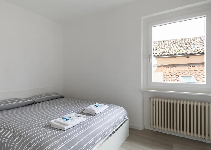 Rose By Quokka 360 - Refined Two-bedroom With Garden * Lugano