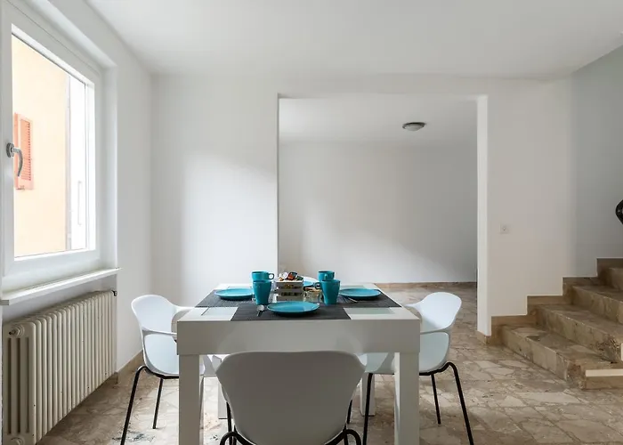 Rose By Quokka 360 - Refined Two-bedroom With Garden *