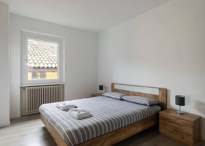 Rose By Quokka 360 - Refined Two-bedroom With Garden Apartman