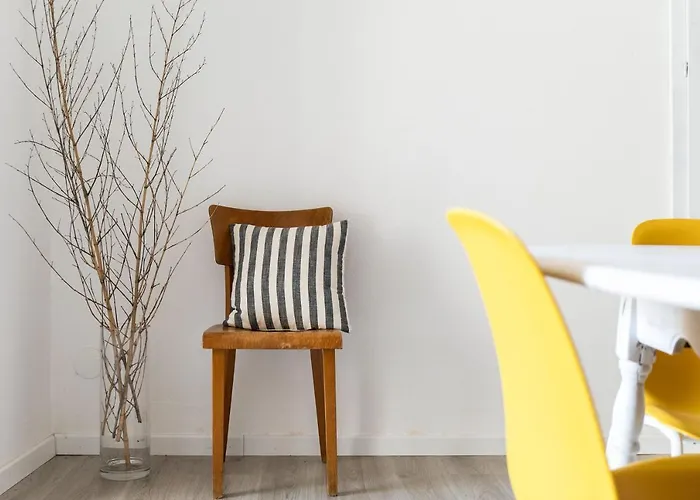 Apartman Rose By Quokka 360 - Refined Two-bedroom With Garden