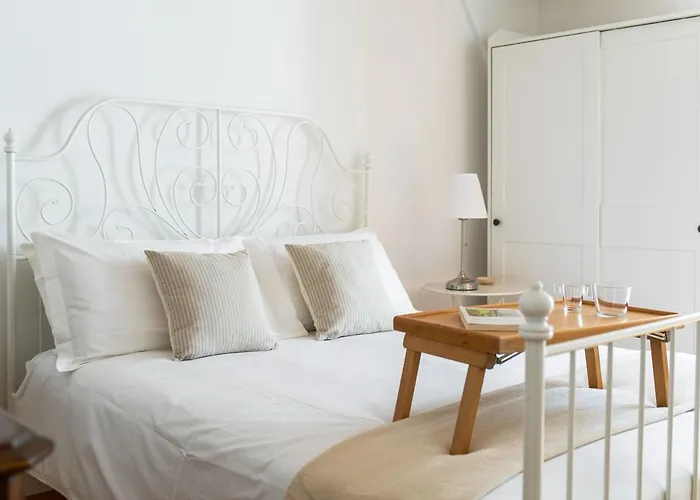 Rose By Quokka 360 - Refined Two-bedroom With Garden Apartamento Lugano