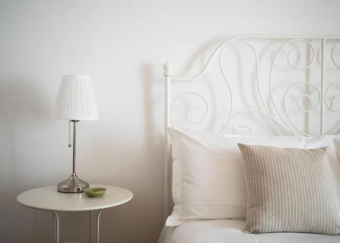 Apartamento Rose By Quokka 360 - Refined Two-bedroom With Garden