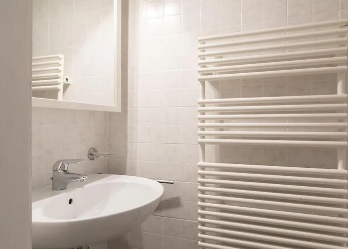 Apartman Rose By Quokka 360 - Refined Two-bedroom With Garden