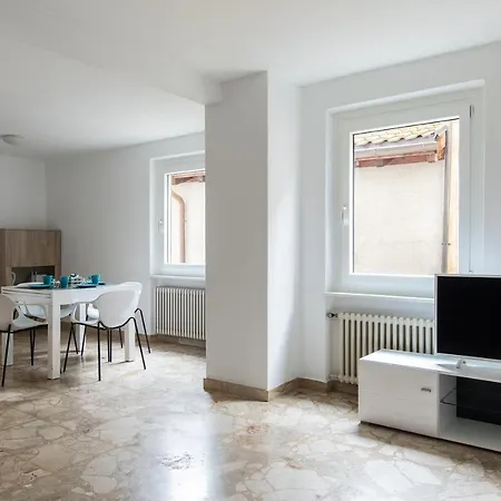 Rose By Quokka 360 - Refined Two-bedroom With Garden Apartment *