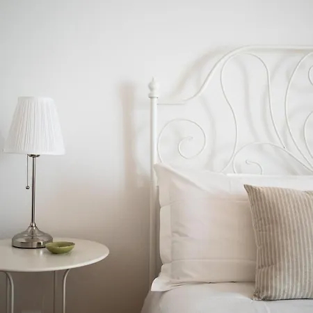 Apartment Rose By Quokka 360 - Refined Two-bedroom With Garden