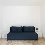 Rose By Quokka 360 - Refined Two-bedroom With Garden アパート ルガーノ