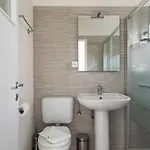 Rose By Quokka 360 - Refined Two-bedroom With Garden *