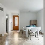 Rose By Quokka 360 - Refined Two-bedroom With Garden ルガーノ