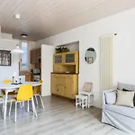 Rose By Quokka 360 - Refined Two-bedroom With Garden アパート ルガーノ