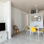 Rose By Quokka 360 - Refined Two-bedroom With Garden アパート