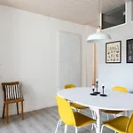 Rose By Quokka 360 - Refined Two-bedroom With Garden アパート
